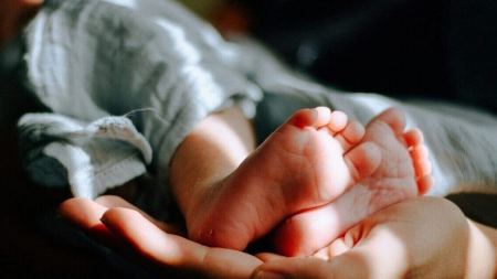 Επίδομα γέννησης: Σήμερα καταβάλλονται τα αναδρομικά στις δικαιούχους - Τα ακριβή ποσά