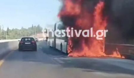 Θεσσαλονίκη: Βίντεο με τη φωτιά σε λεωφορείο του ΟΑΣΘ στον Περιφερειακό