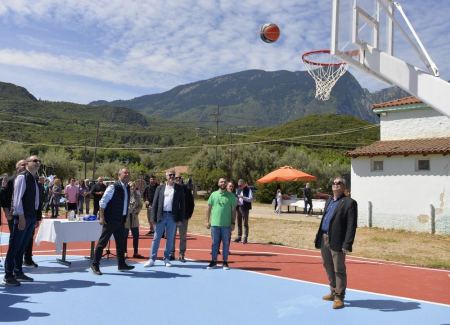Τα πρώτα καλάθια από Σταϊκούρα και Παπαϊωάννου στο νέο γήπεδο μπάσκετ (ΦΩΤΟ)
