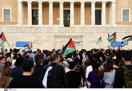 Μικροεπεισόδια σε διαδήλωση στο Σύνταγμα κατά του πολέμου στην Γάζα
