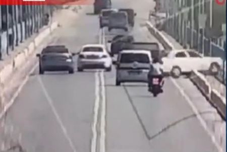 Τρομακτικό βίντεο με οικογένεια που πήγαινε για πικ νικ και τελικά ξεκληρίστηκε, αφού έπεσαν από γέφυρα