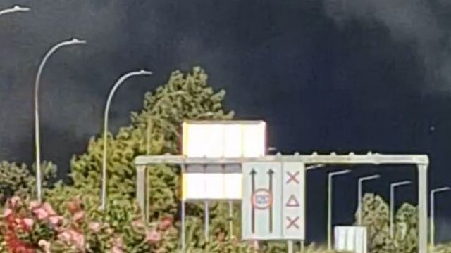 Επικίνδυνη πυρκαγιά «τύλιξε» εργοστάσια στη Ριτσώνα (ΒΙΝΤΕΟ)