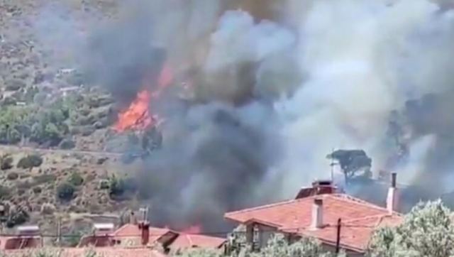 Μεγάλη φωτιά στην Κερατέα - Καίγονται σπίτια, εκκενώθηκαν οικισμοί