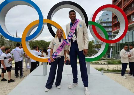 Γιάννης Αντετοκούνμπο και Αντιγόνη Ντρισμπιώτη πριν την τελετή έναρξης των Ολυμπιακών Αγώνων