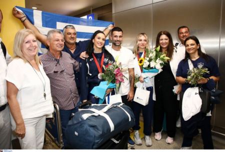 Αποθεωτική υποδοχή για τους Παραολυμπιονίκες στο «Ελ. Βενιζέλος»