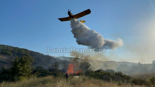 Πυρκαγιά από κεραυνό στα Βαρδούσια - Ρίψεις από τα PZL