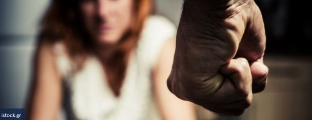 Πασίγνωστος ποινικολόγος κατηγορείται για ενδοοικογενειακή βία - Για "πτώση  από τη σκάλα" επιμένει το ζευγάρι