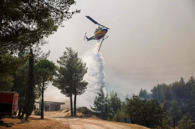 Φωτιά στον Όλυμπο κοντά στο καταφύγιο Πετροστρούγκα: Σηκώθηκαν 2 αεροσκάφη και 2 ελικόπτερα