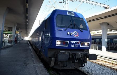 Απαγορεύτηκε η κυκλοφορία των τρένων του προαστιακού λόγω της φωτιάς στην Αθηνών - Κορίνθου
