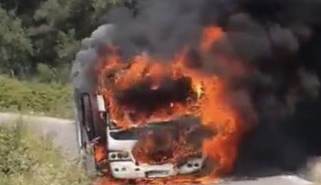 Κέρκυρα: Τουριστικό λεωφορείο τυλίχτηκε στις φλόγες