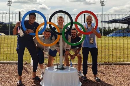 Ολυμπιακοί Αγώνες 2024: Αντετοκούνμπο, Γουόκαπ, Καλάθης, Παπανικολάου και Χουγκάζ ποζάρουν με τους ολυμπιακούς κύκλους