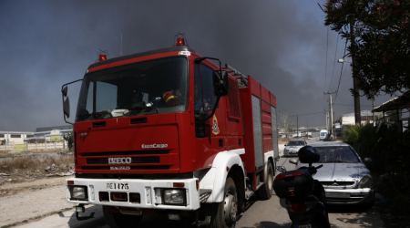 Φωτιά στον Ασπρόπυργο: Μεγάλη κινητοποίηση της Πυροσβεστικής και μήνυμα του 112