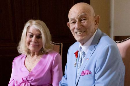 Γαλλία: Βετεράνος του Β&#039; Παγκοσμίου Πολέμου 100 ετών παντρεύτηκε την 96χρονη σύντροφό του στη Νορμανδία
