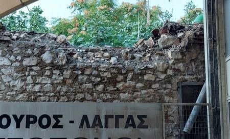 Λαμία: Έπεσε σκεπή ετοιμόρροπου σπιτιού στην οδό Αθηνών