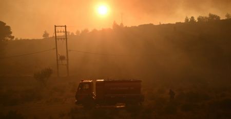 Φωτιές στην Αττική: Συνεχίζονται οι έρευνες της Πυροσβεστικής για τα αίτια - Τα σενάρια που εξετάζονται