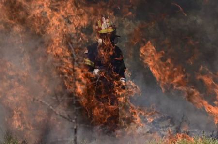 Φωτιές στην Κοζάνη: Σε εξέλιξη πυρκαγιά στο δρόμο προς Σέρβια και δασική φωτιά στους Πύργους Εορδαίας