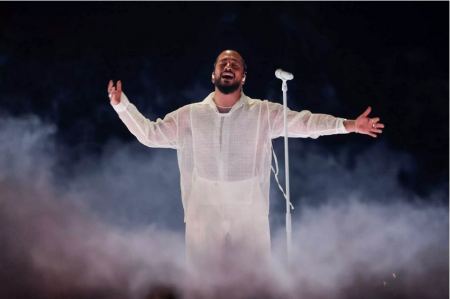 Slimane: Σε κλαμπ της Μυκόνου ο Γάλλος τραγουδιστής που εντυπωσίασε στη Eurovision