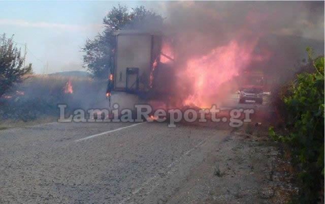 Φθιώτιδα: Λαμπάδιασε νταλίκα (ΒΙΝΤΕΟ)