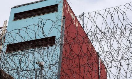 Ειδική επιχείρηση της ΕΛΑΣ στις φυλακές νέων Αυλώνα – Βρέθηκαν τηλέφωνα, λάμες και αυτοσχέδιο γάντζος