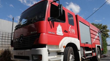 Ολονύχτια μάχη με τις φλόγες στην Κορινθία – Υποβασταζόμενος ο πυροσβέστης