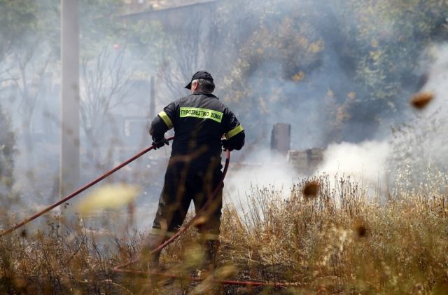 Φωτιά στην Παιανία - Επιχειρούν δύο ελικόπτερα