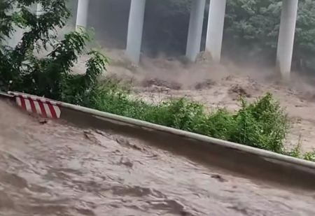 Βιετνάμ: Τουλάχιστον 10 νεκροί και 9 αγνοούμενοι από την καταιγίδα Πραπιρούν