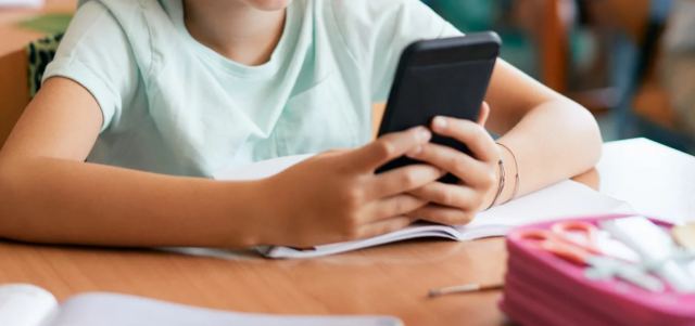 Σχολεία: Σε ισχύ από σήμερα τα νέα, αυστηρά μέτρα για τα κινητά - Πότε προβλέπεται αλλαγή σχολικού περιβάλλοντος