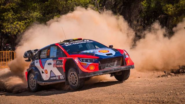 Neuville - Sordo - Ogier στην τριάδα πριν την υπερειδική του Σείριου