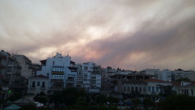 Λαμία: Τι ήταν ο «καπνός» που σκέπασε την πόλη;