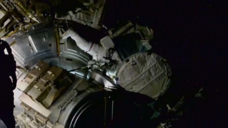 NASA: Δυο αστροναύτες έκαναν βόλτα στο διάστημα - Εντυπωσιακό βίντεο