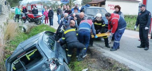 ΤΩΡΑ: Συναγερμός για εκτροπή αυτοκινήτου - Ένα άτομο εγκλωβισμένο