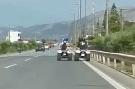 Βίντεο: Επικίνδυνα παιχνίδια τουριστών με γουρούνες στην Κρήτη προκάλεσαν τροχαίο
