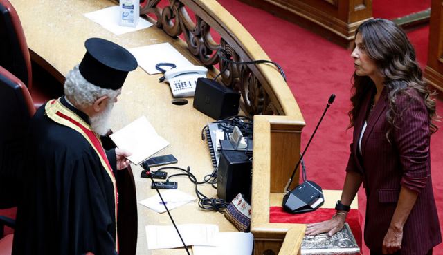 Ορκίστηκε η Τσαπανίδου - Κερδίζουν έδαφος οι νέες κάλπες για αρχηγό στον ΣΥΡΙΖΑ