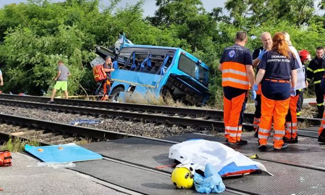 Σλοβακία: 4 νεκροί και 5 τραυματίες από τη σύγκρουση τρένου με λεωφορείο
