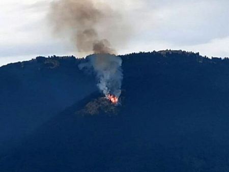 Ευρυτανία: Κεραυνός προκάλεσε πυρκαγιά σε δάσος