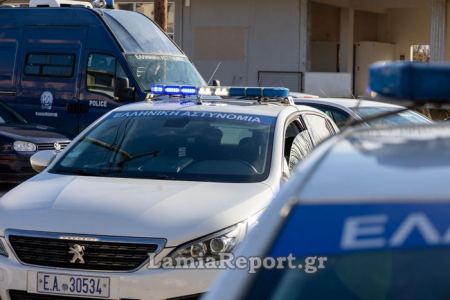 Λαμία: Έδειρε τη γυναίκα του μέσα στο δρόμο και συνελήφθη