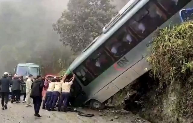 Τρομακτικό τροχαίο στο Μάτσου Πίτσου – 30 τουρίστες στο νοσοκομείο με κατάγματα ή μώλωπες