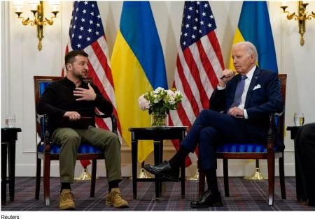 Ο Τζο Μπάιντεν ζήτησε συγγνώμη από τον Βολοντίμιρ Ζελένσκι για την καθυστέρηση της αμερικανικής βοήθειας στην Ουκρανία