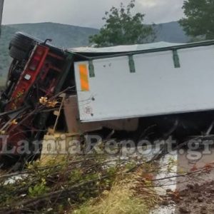 Φοβερό τροχαίο με νταλίκα έξω από τη Λάρισα – Νεκρός ο οδηγός (ΒΙΝΤΕΟ)