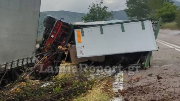 Φοβερό τροχαίο με νταλίκα έξω από τη Λάρισα – Νεκρός ο οδηγός (ΒΙΝΤΕΟ)