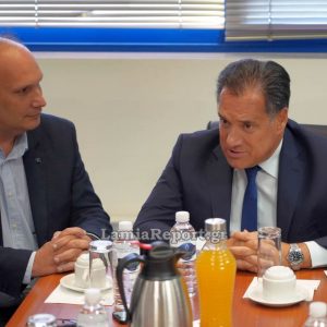 ΣΥΡΙΖΑ Φθιώτιδας: «Ο κ. Γεωργιάδης προσπάθησε να πουλήσει χάντρες και καθρεφτάκια σε ιθαγενείς»