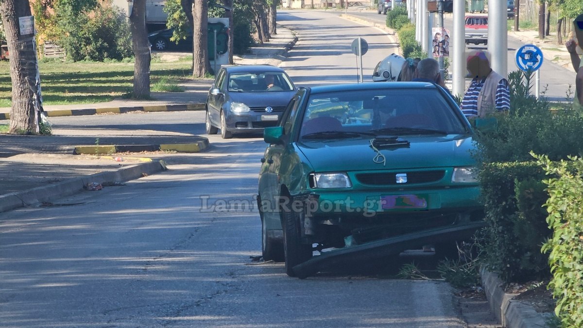 Λαμία: Βρέθηκε στο αντίθετο ρεύμα και "ανάποδα" μετά από σύγκρουση - Από θαύμα δεν είχαμε θύματα