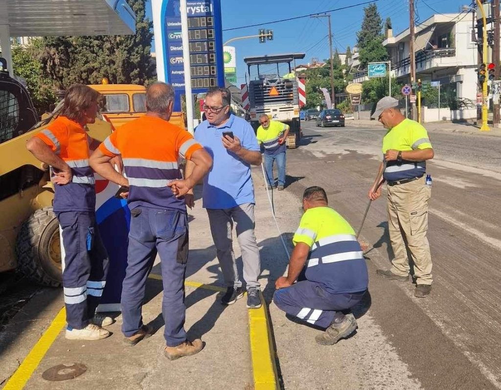 Εργασίες διαγράμμισης και εκτροπή της κυκλοφορίας στη Λεωφόρο Καλυβίων