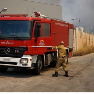 Φωτιά σε κτίριο στον Ασπρόπυργο, ισχυρές δυνάμεις στο σημείο