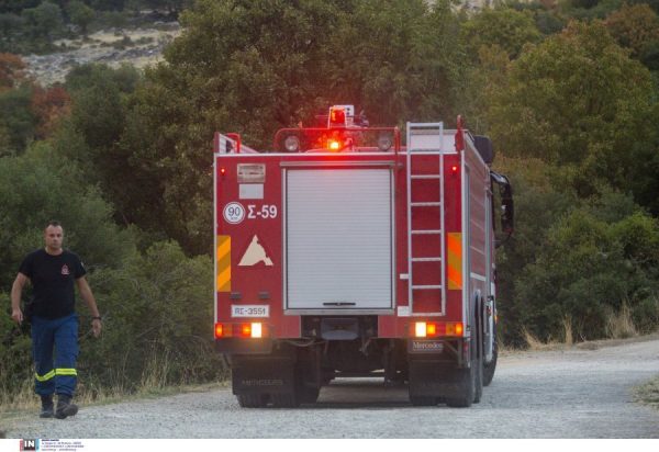 Σε ύφεση η πυρκαγιά στην Κίμωλο