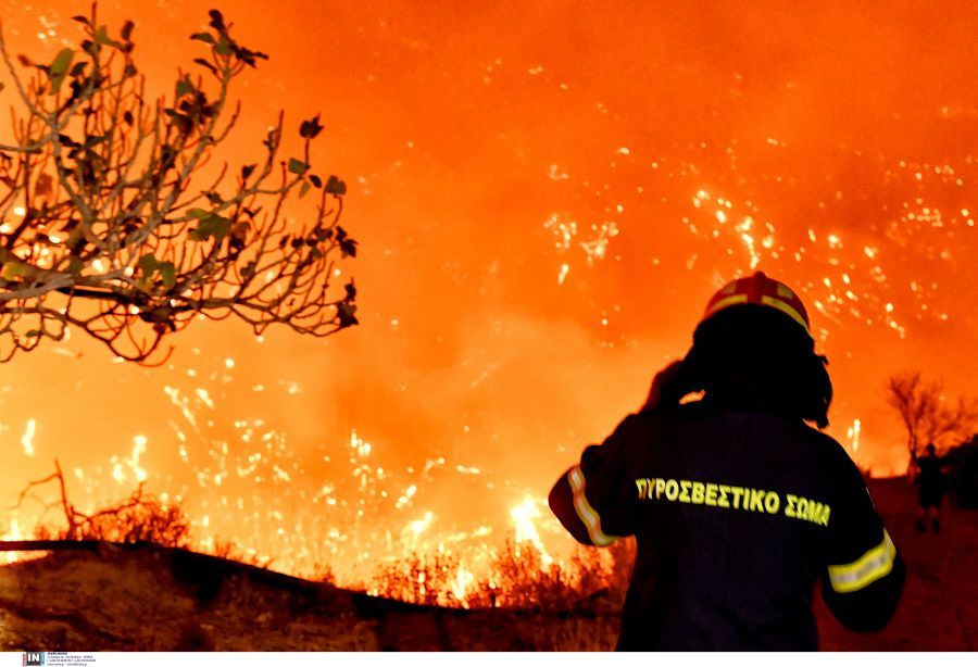 Δύο νεκροί στη μεγάλη φωτιά στο Ξυλόκαστρο - Χωρίς ενεργό μέτωπο αλλά με διάσπαρτες εστίες, κλειστά σήμερα όλα τα σχολεία της περιοχής