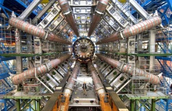 CERN: Ο καθηγητής Κωνσταντίνος Φουντάς, ο πρώτος Έλληνας που αναλαμβάνει τα ηνία του ερευνητικού κέντρου