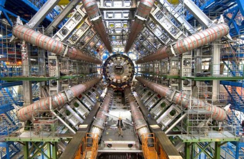 CERN: Ο καθηγητής Κωνσταντίνος Φουντάς, ο πρώτος Έλληνας που αναλαμβάνει τα ηνία του ερευνητικού κέντρου