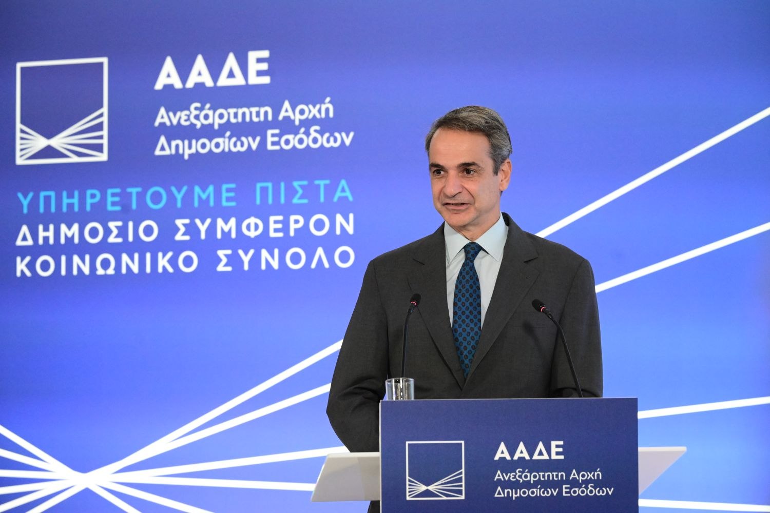 Μητσοτάκης από ΑΑΔΕ: Είμαστε σε μόνιμο πόλεμο με τη φοροδιαφυγή -Όσο περιορίζεται θα προχωράμε σε νέες μειώσεις φόρων