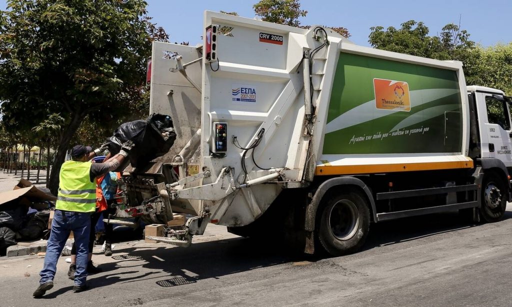 «Έλιωσαν τα ρούχα μας» λέει η υπάλληλος καθαριότητας που τραυματίστηκε από την έκρηξη της μπαταρίας αυτοκινήτου στο Ρέθυμνο